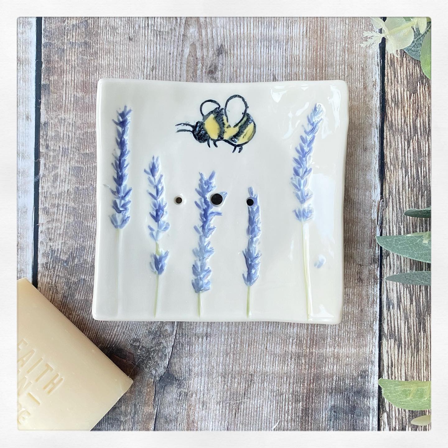 SOAP DISH BEE